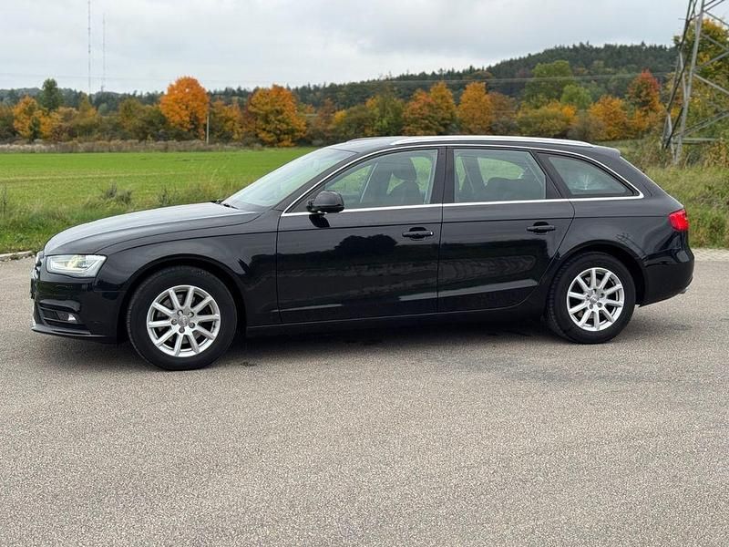 Usado Audi A4 Attraction 150 HP (110 kW) 2014 Preto Carrinha