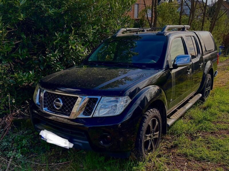 Schwarz Gebraucht 2012 Nissan Navara Abholung | 16.900 € - Bild 1/4
