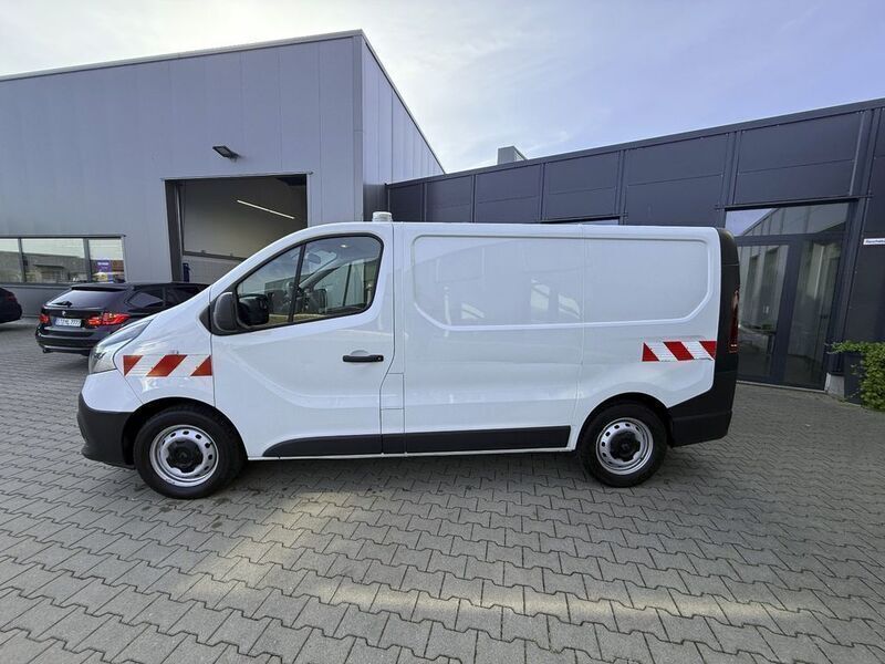 Gebraucht Renault Trafic Komfort 145 PS (106 kW) 2021 Weiß Van / Kleinbus