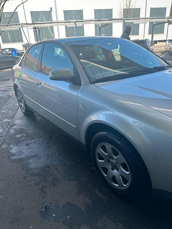 Gebraucht Audi A4 120 PS (88 kW) 2001 Silber Limousine
