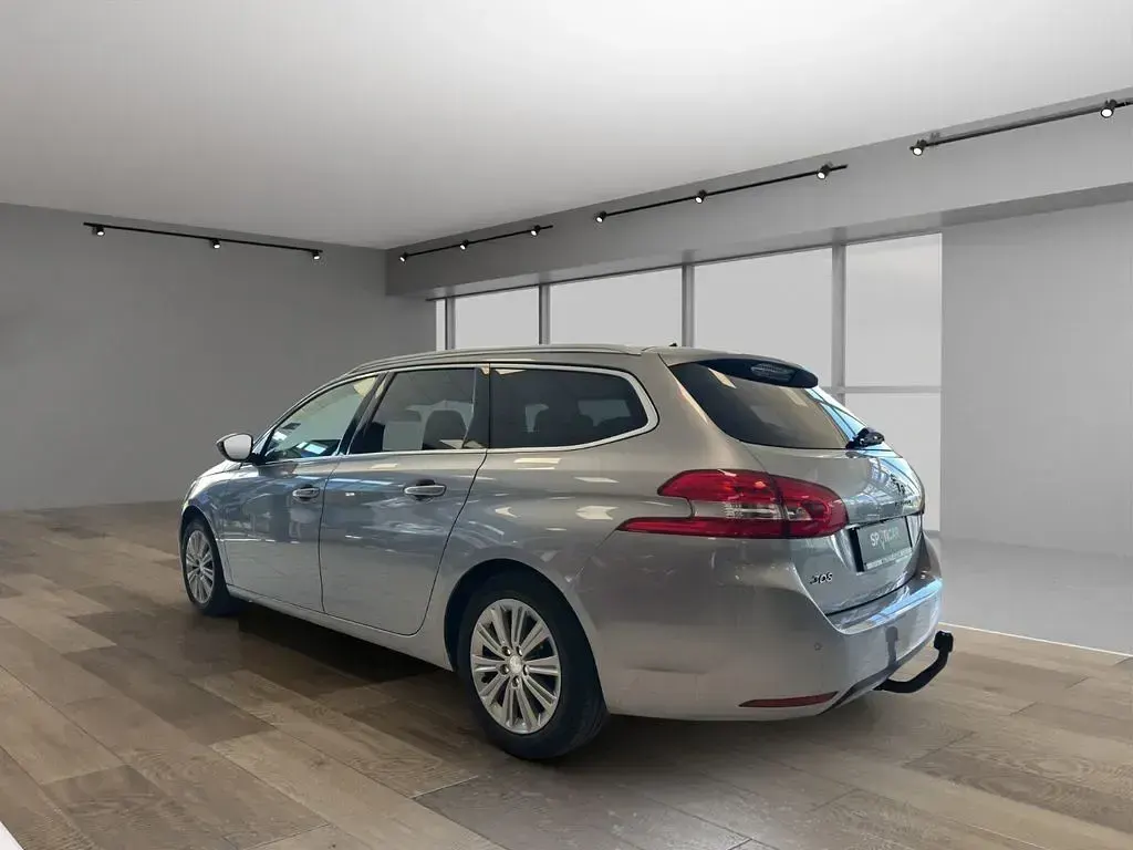 Gebraucht Peugeot 308 SW Allure 131 PS (96 kW) 2021 Grau Kombi
