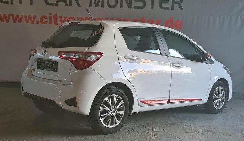 Gebraucht Toyota Yaris Edition 111 PS (81 kW) 2017 Weiß Limousine