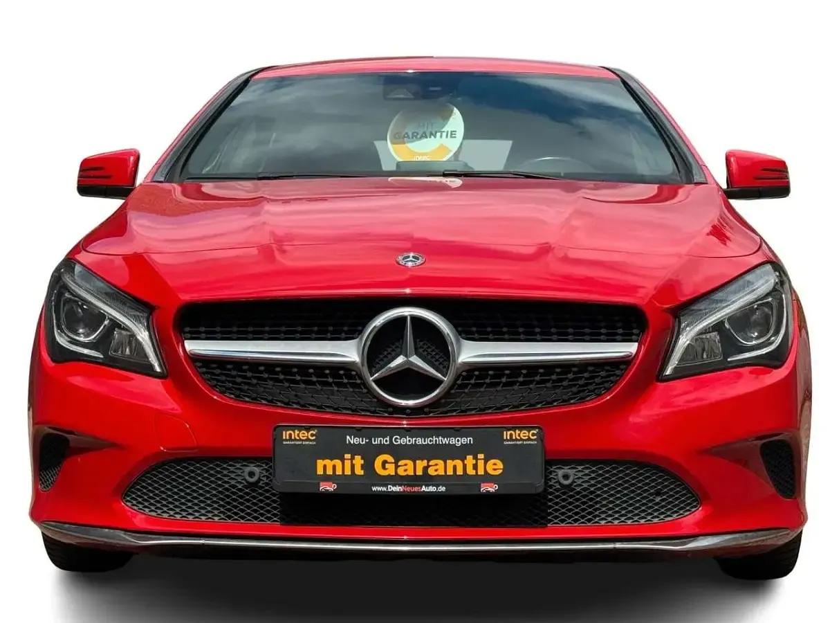 Gebraucht Mercedes CLA200 Urban 136 PS (100 kW) 2018 Jupiterrot uni Coupé