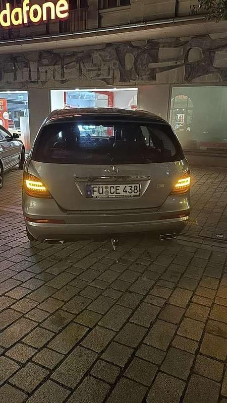 Second-hand Mercedes R350 265 CP (194 kW) 2011 Monovolum