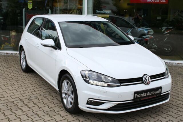 Gebraucht VW Golf VII Comfortline 125 PS (91 kW) 2017 Weiß Limousine