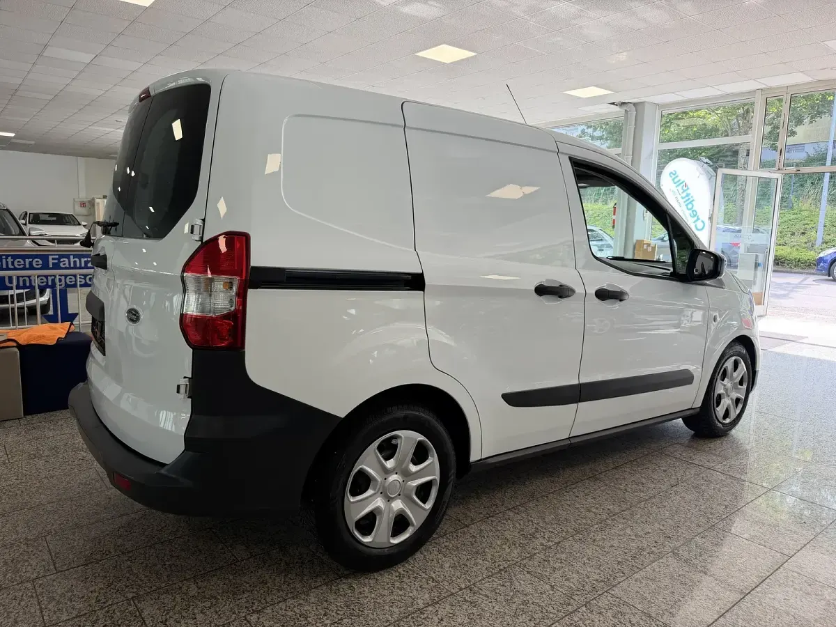 Gebraucht Ford Transit Courier 75 PS (55 kW) 2022 Weiss Van