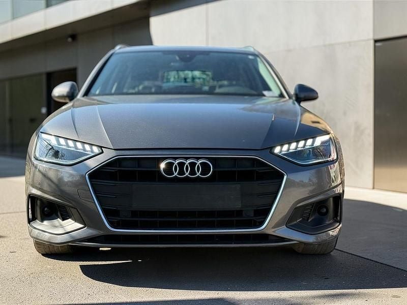 Gebraucht Audi A4 Basis 136 PS (100 kW) 2020 Grau Kombi