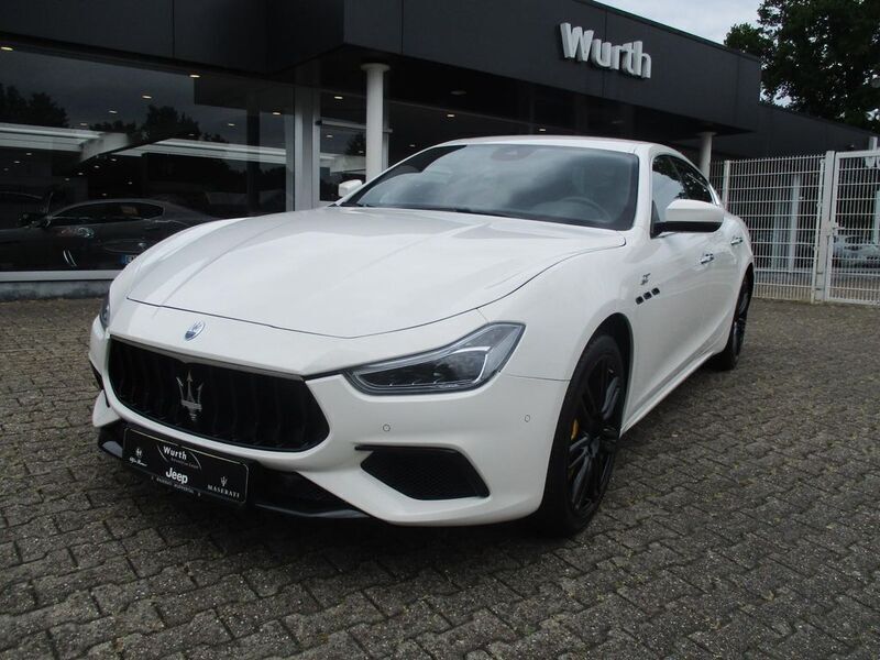 Weiß Gebraucht 2022 Maserati Ghibli GT Coupé | 49.900 € (Etwas zu teuer) - Bild 1/4