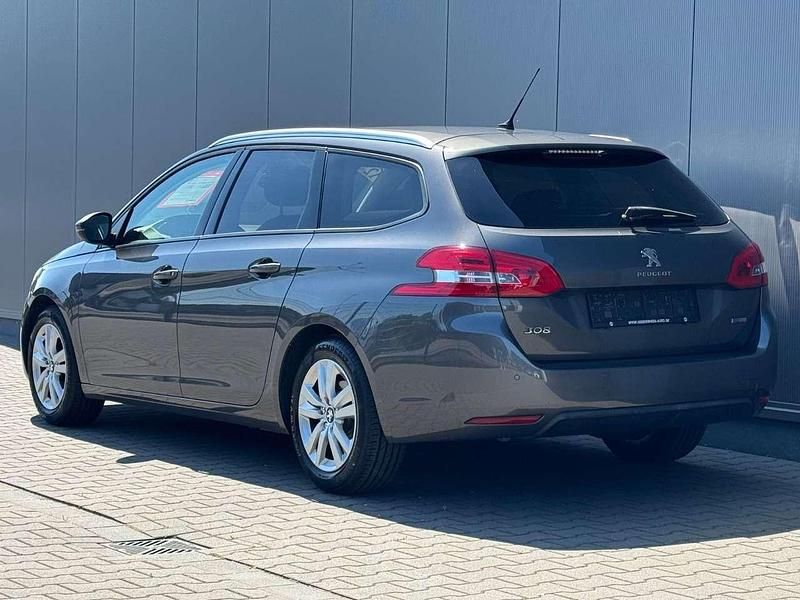 Gebraucht Peugeot 308 SW Active 131 PS (96 kW) 2017 Lackierung platiniumgrau/meta Kombi