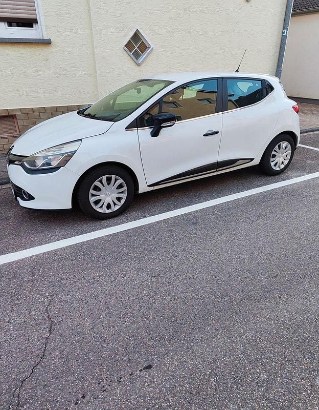 Gebraucht Renault Clio IV Expression 75 PS (55 kW) 2015 Weiß Kleinwagen
