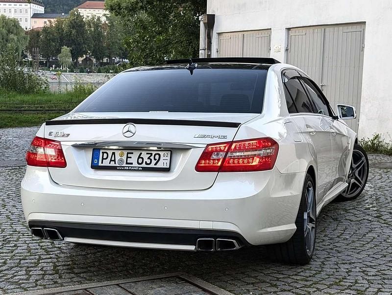 Weiß Gebraucht 2012 Mercedes E63 AMG AMG Limousine | 48.990 € - Bild 1/4