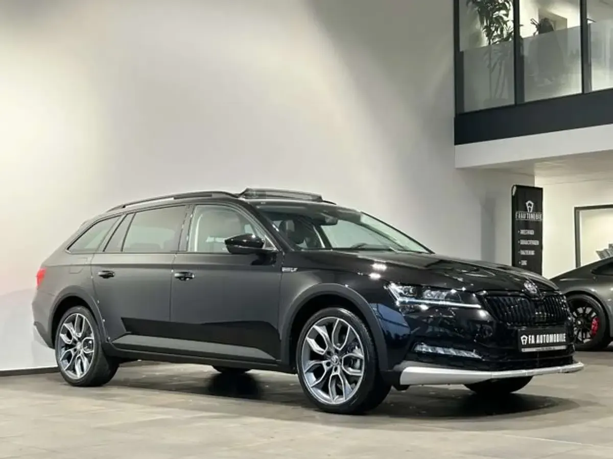 Gebraucht Skoda Superb Scout 4x4 200 PS (147 kW) 2023 Schwarz Limousine