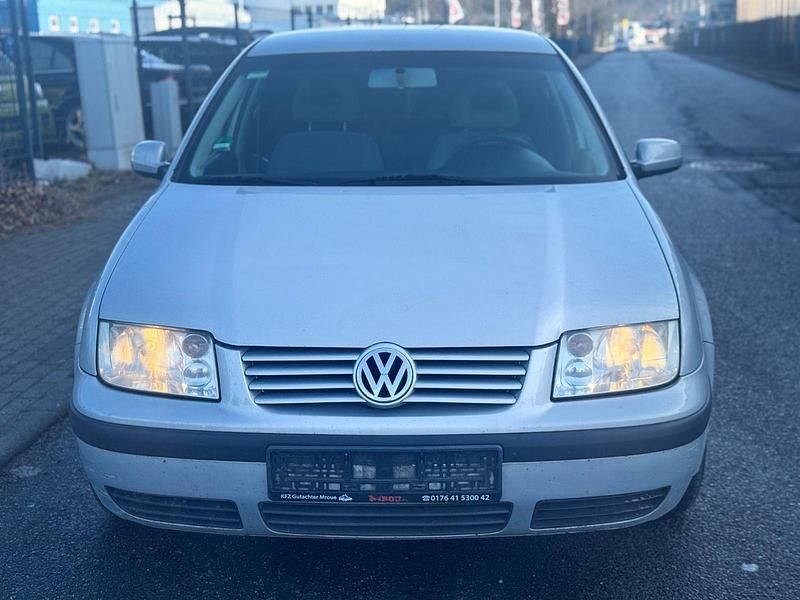 Usata VW Bora Basis 101 CV (74 kW) 2000 Argento Berlina