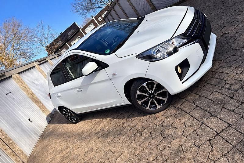 Second-hand Mitsubishi Space Star Select+ 71 CP (52 kW) 2023 Negru Hatchback