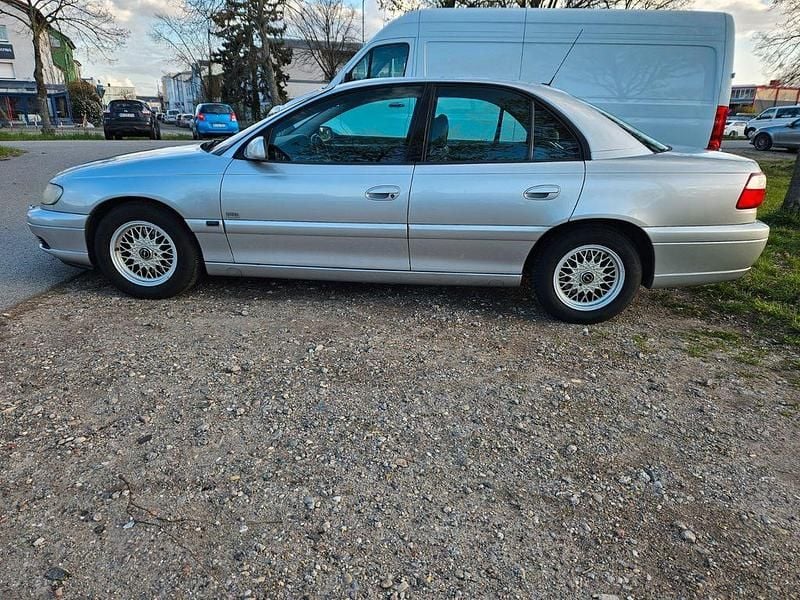 Gebraucht Opel Omega Design Edition 179 PS (131 kW) 2001 Silber Limousine