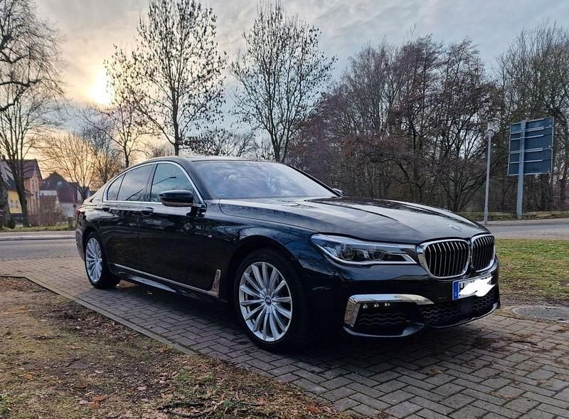 Schwarz Gebraucht 2015 BMW 750 M Sport Limousine | 27.990 € (Guter Preis) - Bild 1/4