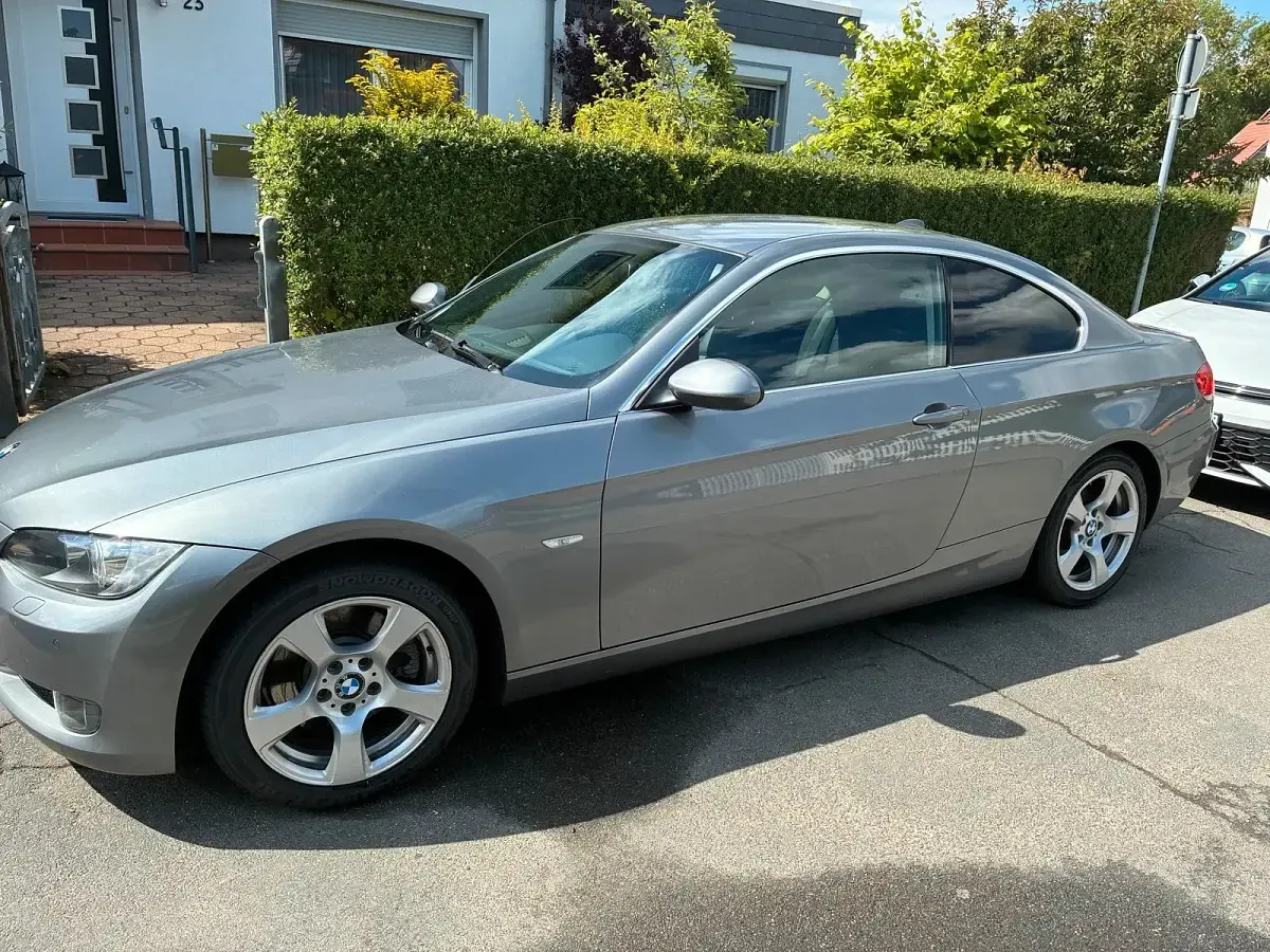 Gebraucht BMW 325 218 PS (160 kW) 2008 Silber Coupé