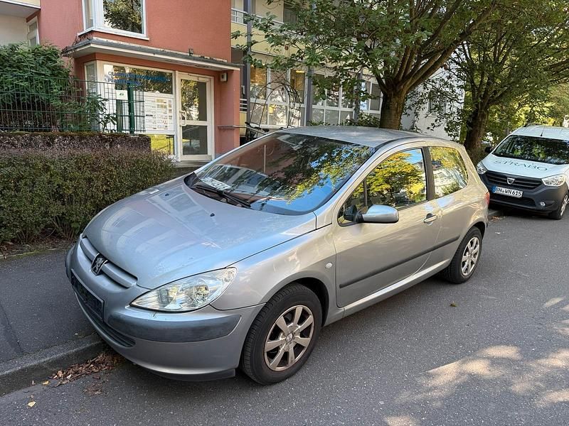 Grau Gebraucht 2004 Peugeot 307 Kleinwagen | 600 € (Guter Preis) - Bild 1/4