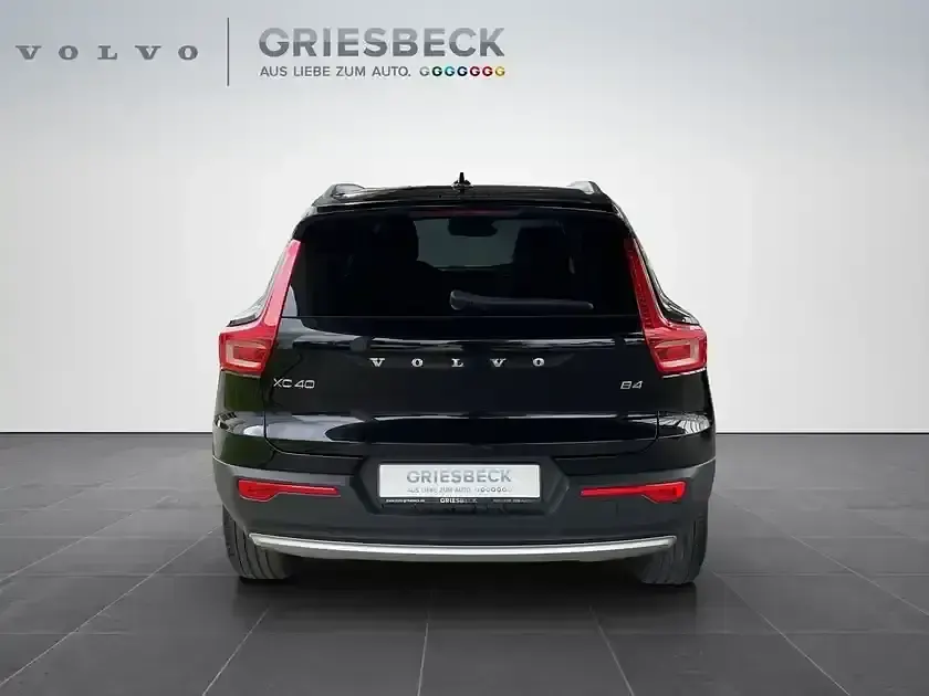 Używany Volvo C40 144 kW (197 KM) 2022 Czarny SUV