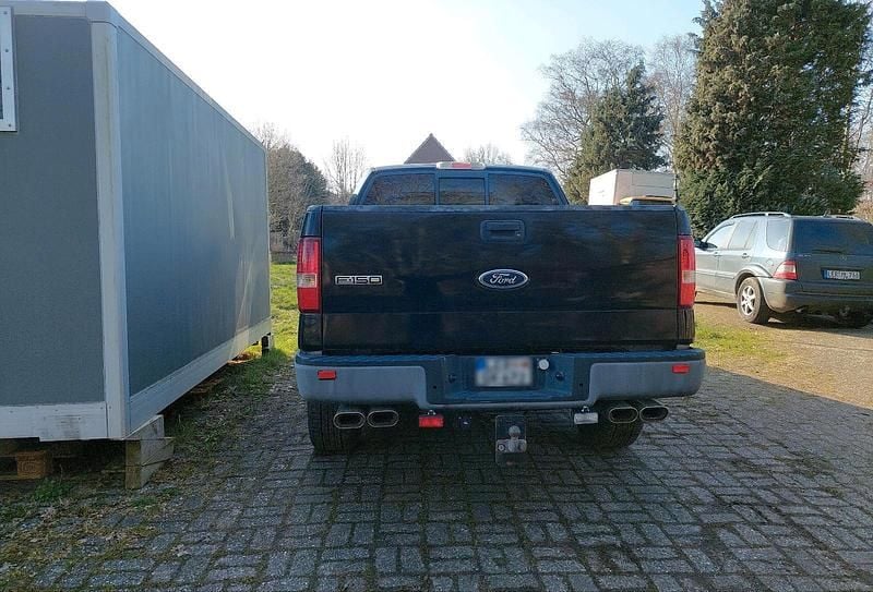 Second-hand Ford V8 301 CP (221 kW) 2004 Negru SUV