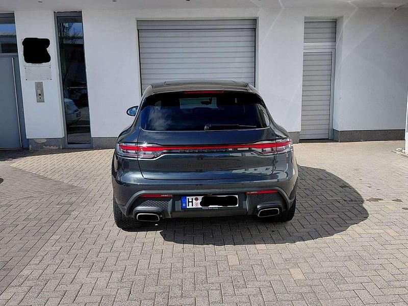 Gebraucht Porsche Macan 265 PS (194 kW) 2023 Schwarz SUV