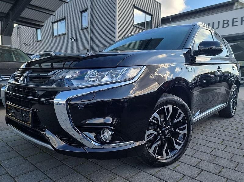 Schwarz Gebraucht 2018 Mitsubishi Outlander P-HEV SUV | 16.480 € (Fairer Preis) - Bild 1/4