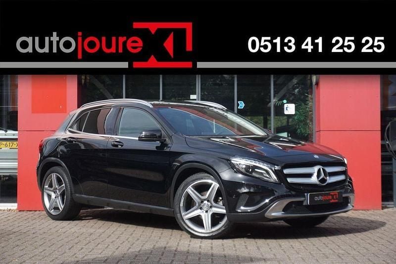 Schwarz Gebraucht 2015 Mercedes GLA200 Ambition SUV | 13.830 € (Etwas zu teuer) - Bild 1/4