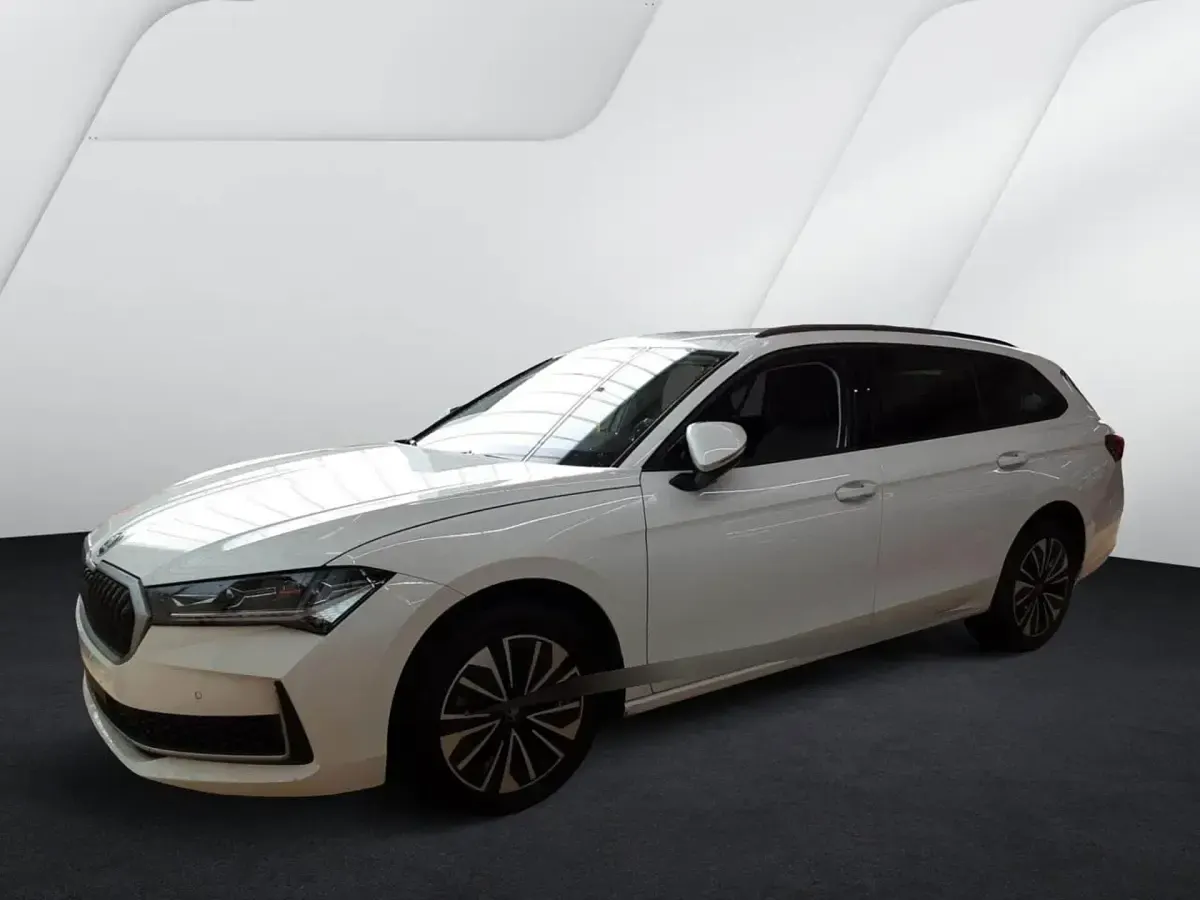 Gebraucht Skoda Superb Selection 150 PS (110 kW) 2025 Weiß Kombi