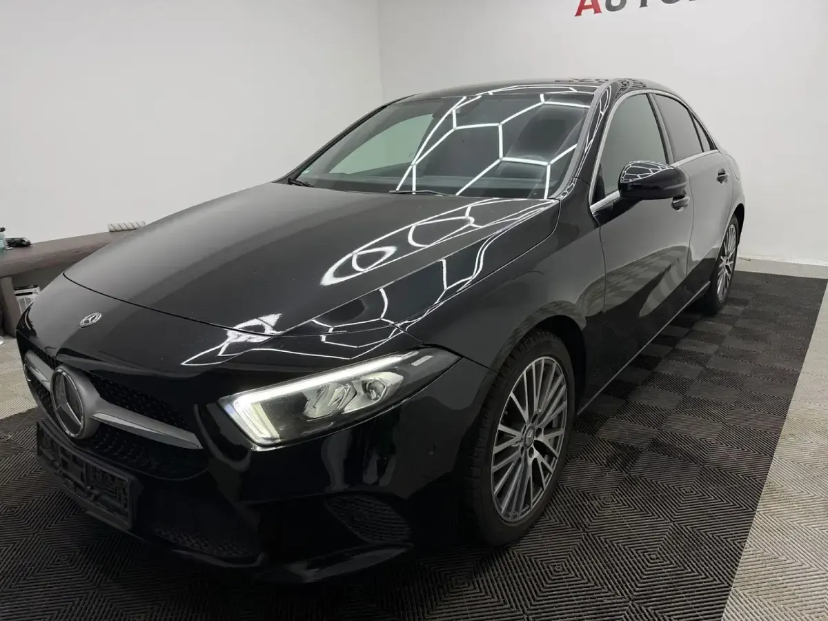 Gebraucht Mercedes A180 Progressive 116 PS (85 kW) 2019 Schwarz Limousine