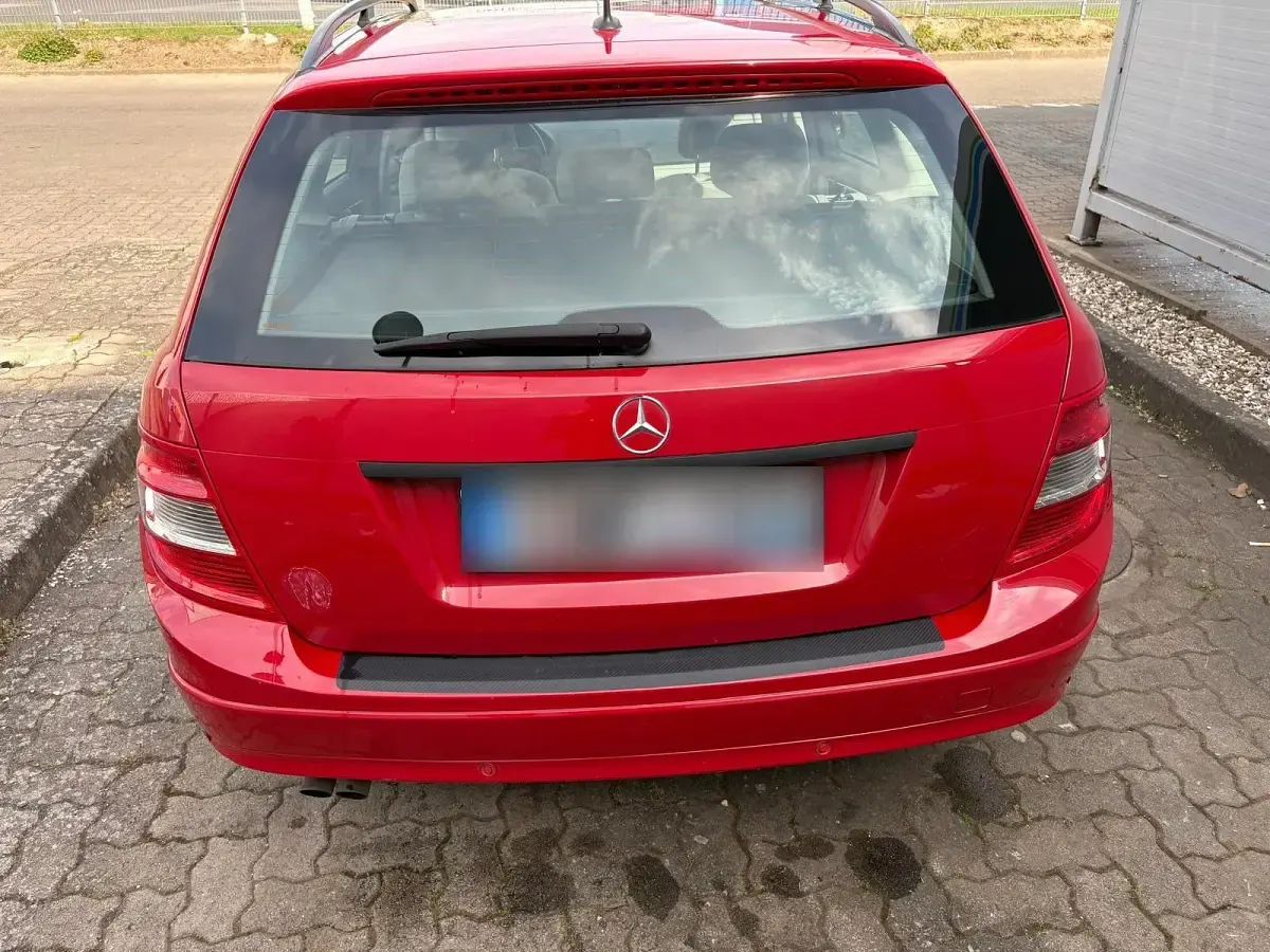 Gebraucht Mercedes C200 136 PS (100 kW) 2010 Rot Limousine