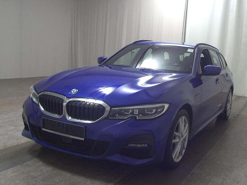 Gebraucht BMW 330e M Sport 292 PS (214 kW) 2021 Blau Kombi