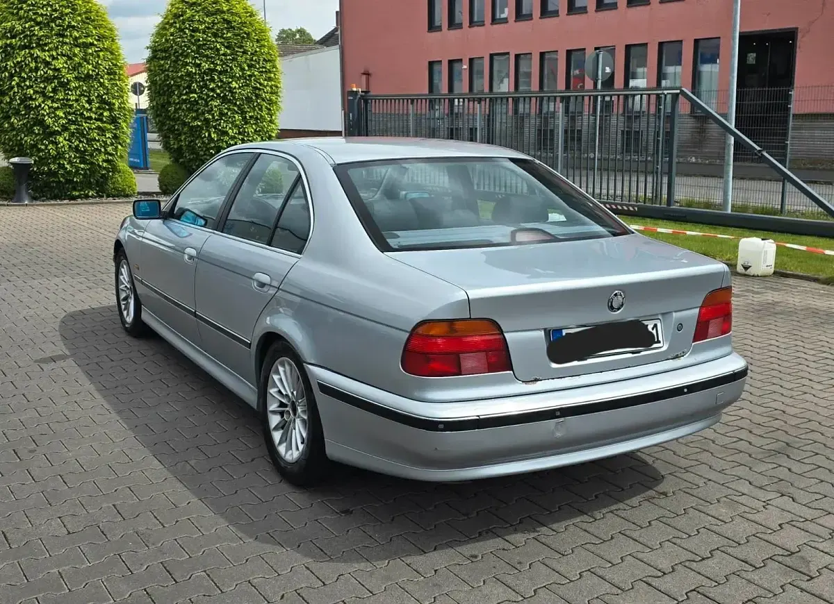 Gebraucht BMW 523 170 PS (125 kW) 1997 Grau Limousine