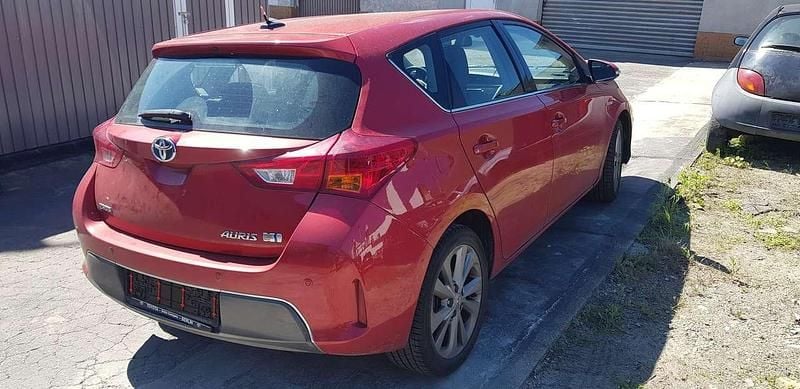 Gebraucht Toyota Auris Hybrid Executive 99 PS (72 kW) 2015 Rot Limousine
