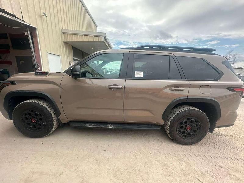 Neu Toyota Sequoia 436 PS (320 kW) 2025 Mudbath SUV