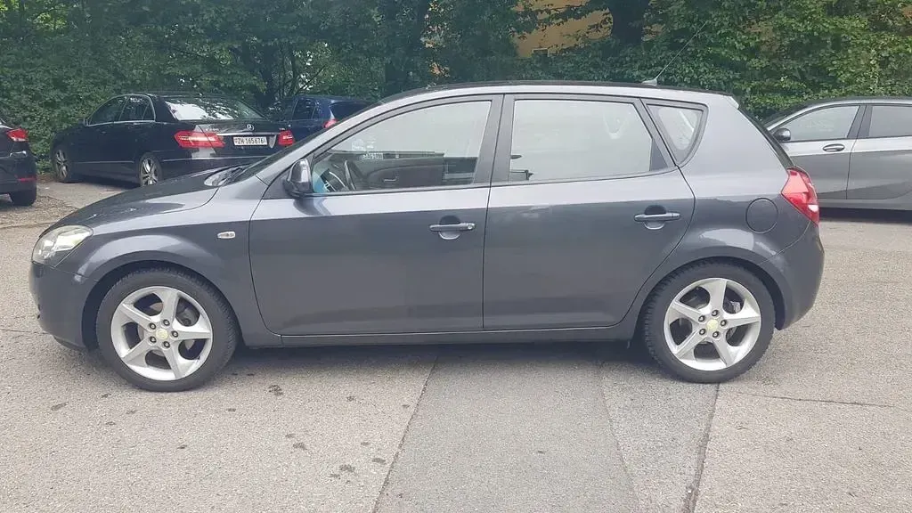 Gebraucht Kia Ceed 143 PS (105 kW) 2009 Grau Kleinwagen