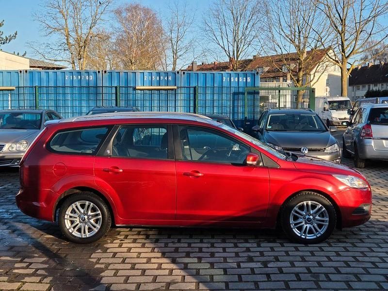 Gebraucht Ford Focus Ghia 116 PS (85 kW) 2009 Rot Limousine