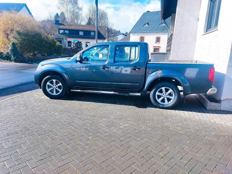 Gebraucht Nissan Navara 190 PS (139 kW) 2011 Grau Pickup