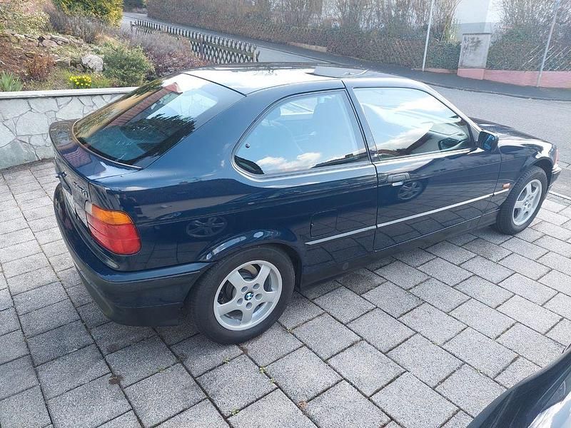 Second-hand BMW 316 102 CP (75 kW) 2000 Albastru Coupe