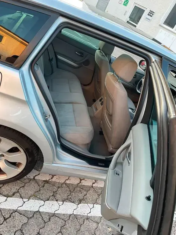 Gebraucht BMW 320 170 PS (125 kW) 2010 Grau Kombi