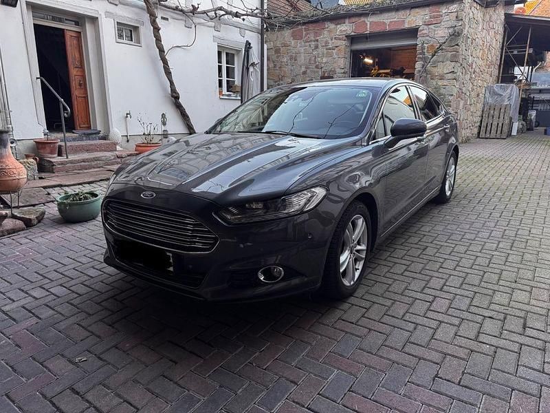 Gebraucht Ford Mondeo Titanium 179 PS (131 kW) 2015 Grau Limousine