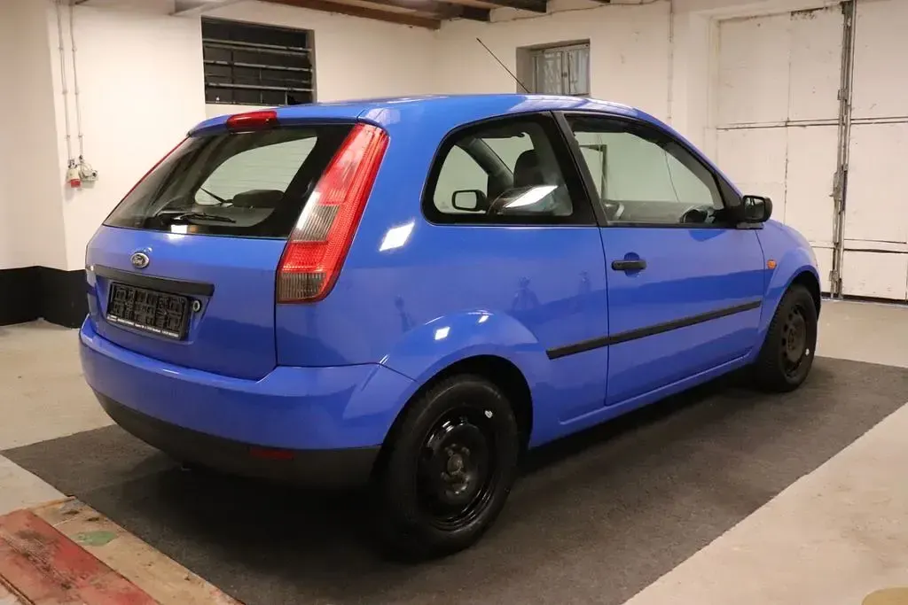 Gebraucht Ford Fiesta Ambiente 80 PS (58 kW) 2003 Blau Kleinwagen