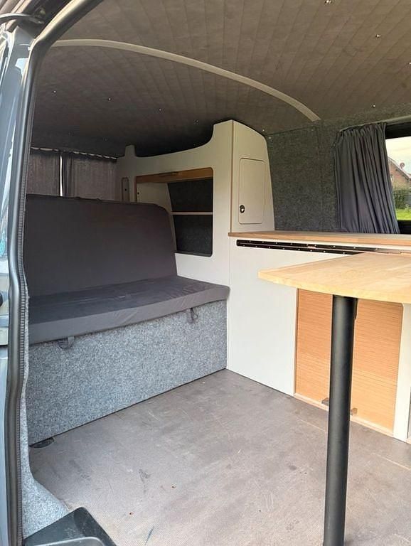 Gebraucht VW Transporter 179 PS (131 kW) 2016 Grau Van