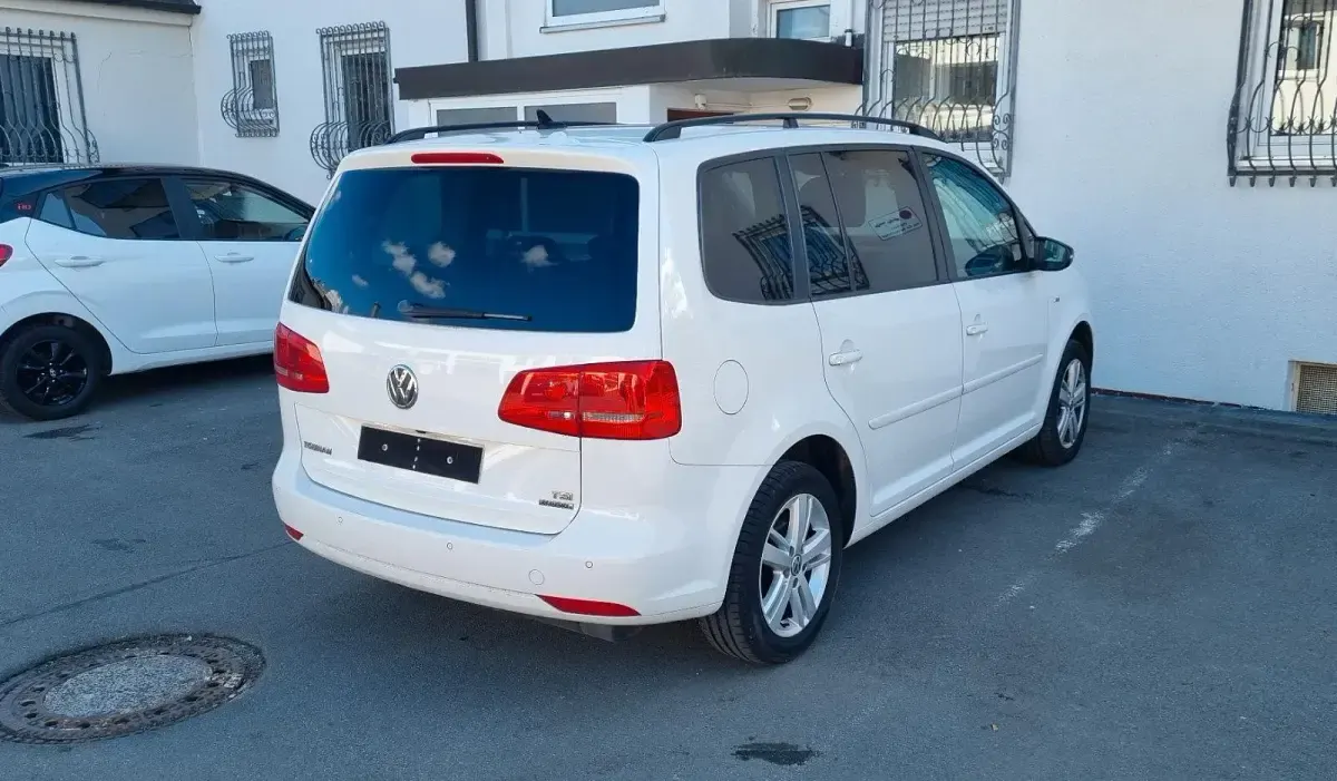 Gebraucht VW Touran Match 150 PS (110 kW) 2012 Weiß Van / Kleinbus
