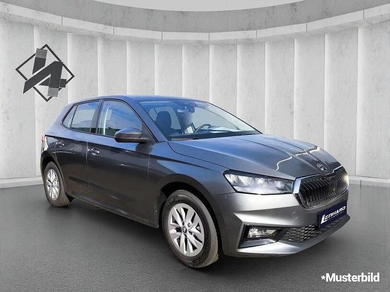 Graphitegrau metallic Gebraucht 2024 Skoda Fabia Limousine | 18.270 € (Fairer Preis) - Bild 1/4