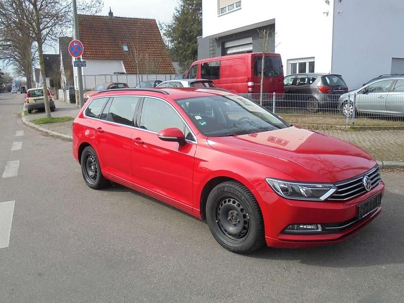 Gebraucht VW Passat Comfortline 120 PS (88 kW) 2017 Tornadorot Kombi