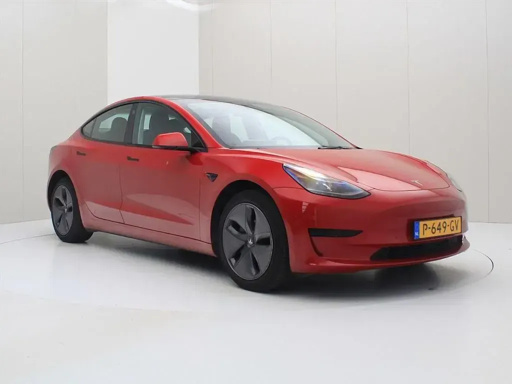Gebraucht Tesla Model 3 Standard Range 225 kW (306 PS) 2022 Rot Limousine