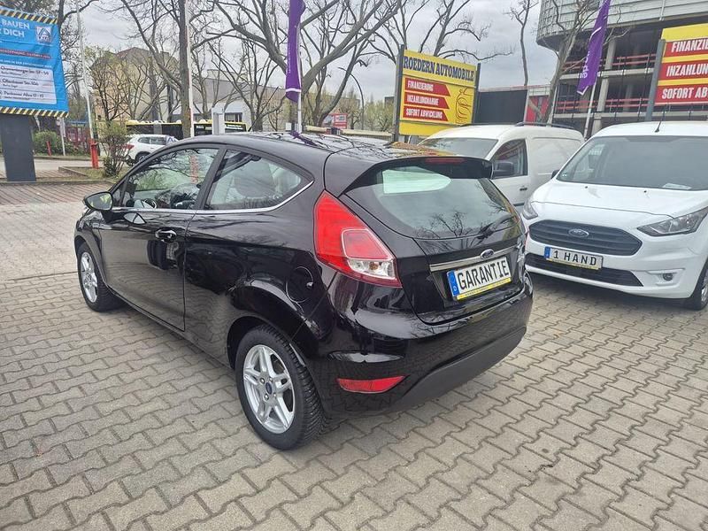 Gebraucht Ford Fiesta Titanium 80 PS (58 kW) 2014 Schwarz Kleinwagen