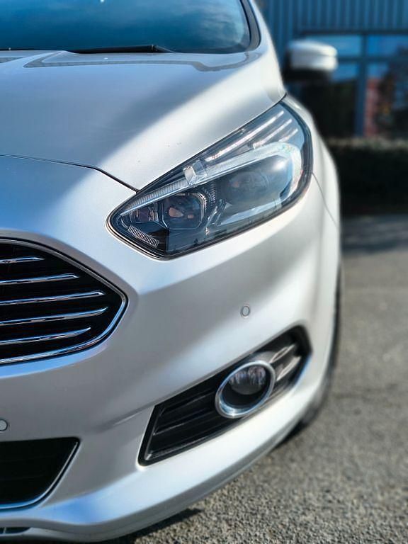Gebraucht Ford S-MAX Titanium 179 PS (131 kW) 2016 Silber Van / Kleinbus