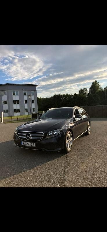 Blau Gebraucht 2018 Mercedes E220 Kombi | 16.000 € (Superpreis) - Bild 1/4