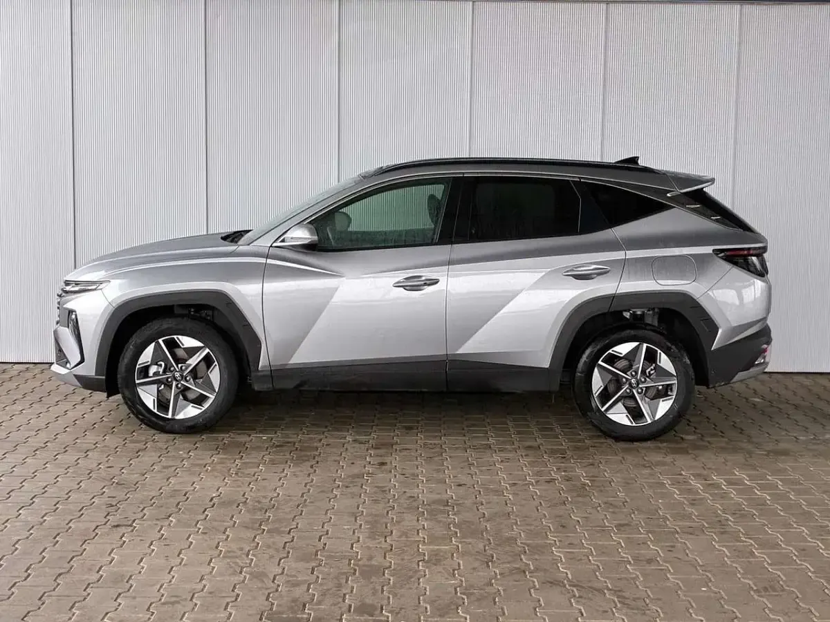 Neu Hyundai Tucson 215 PS (158 kW) 2025 Shimmering silver SUV